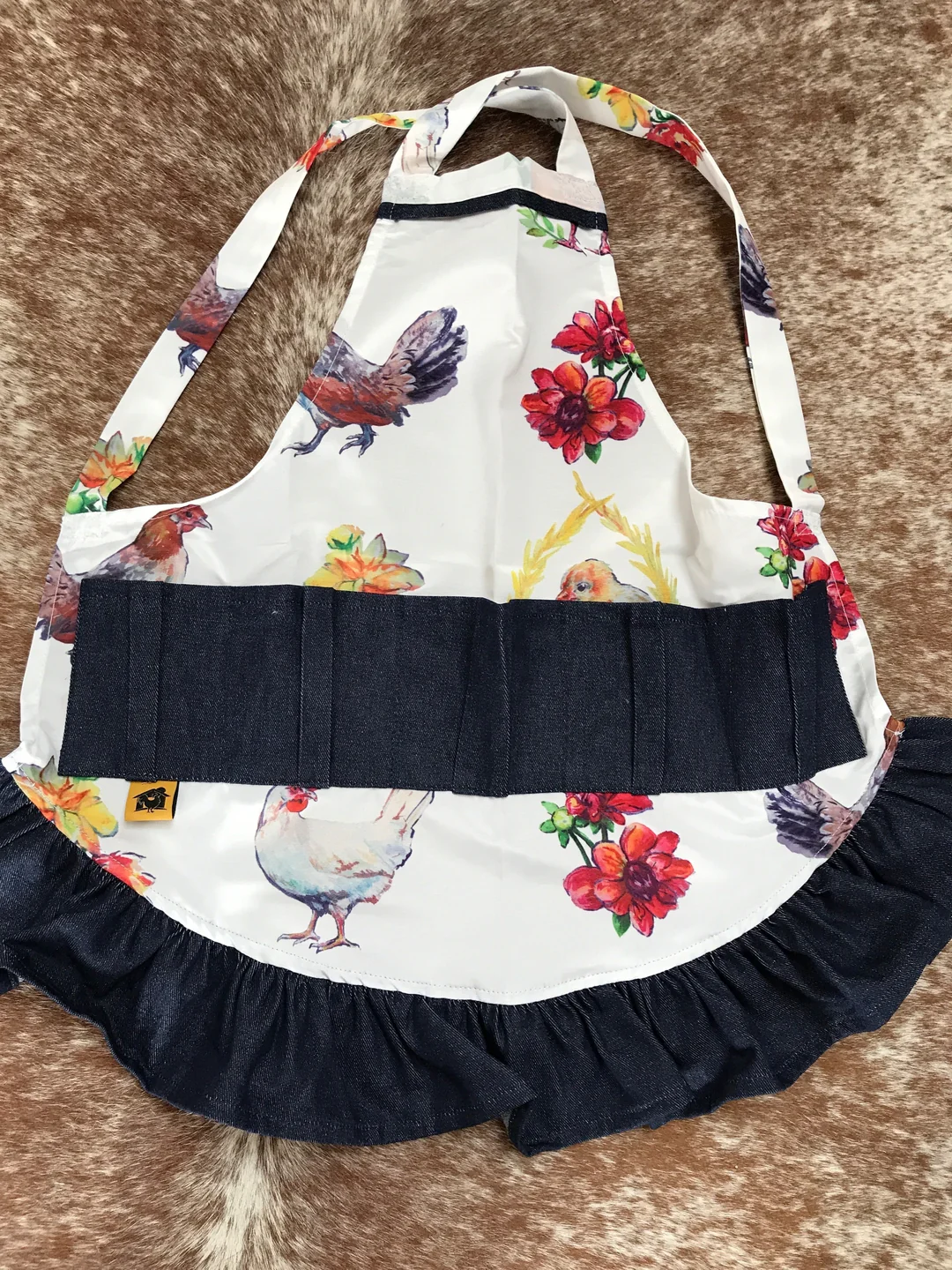 Egg Apron Full Length Chicken Print - Image 4